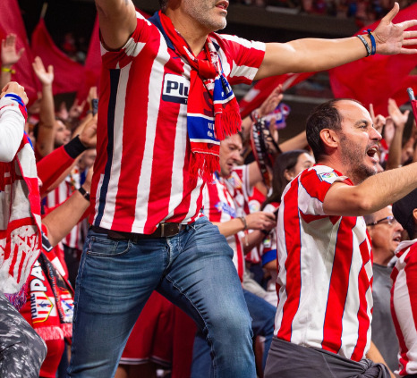 Atlético de Madrid Klub, kde se na stadionu nosí sako stejně jako dres