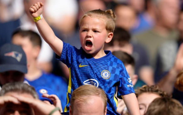 Jak vytvořit jednotný rodinný look s dětskými a dospělými dresy Chelsea
